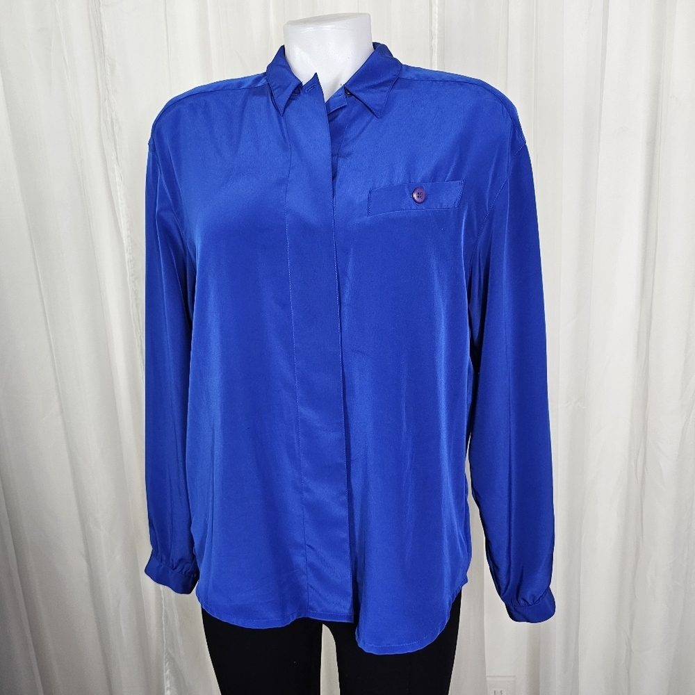 Liz Claiborne Silky Blue Button Down Bold Classic 8
